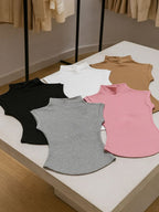 Blusa Feminina Gola Alta Yuna