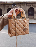 Bolsa Feminina Acolchoada Coração de Luxo