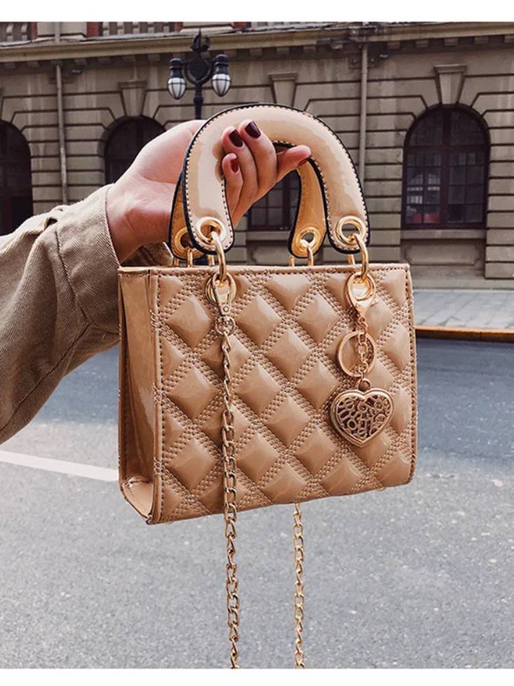 Bolsa Feminina Acolchoada Coração de Luxo
