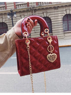 Bolsa Feminina Acolchoada Coração de Luxo