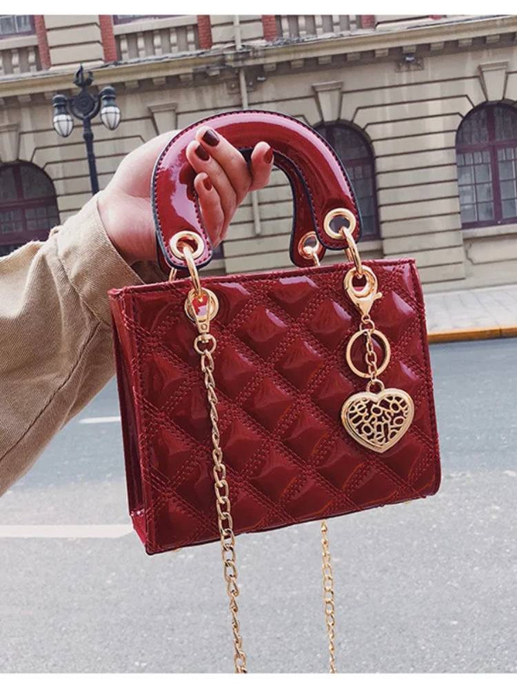 Bolsa Feminina Acolchoada Coração de Luxo
