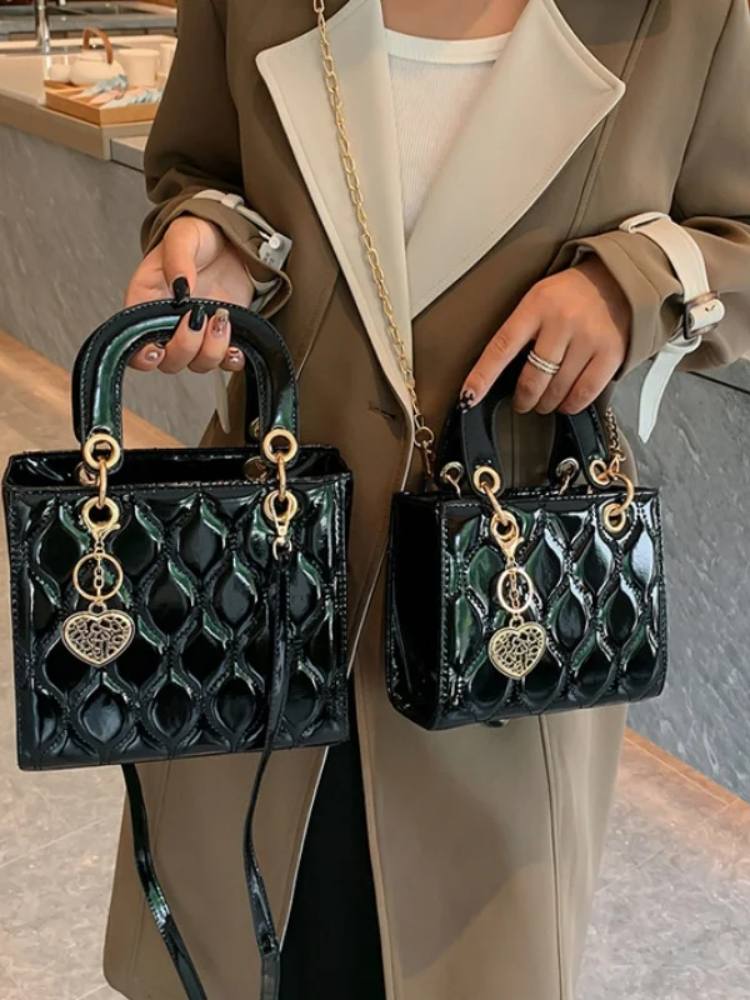 Bolsa Feminina Acolchoada Coração de Luxo
