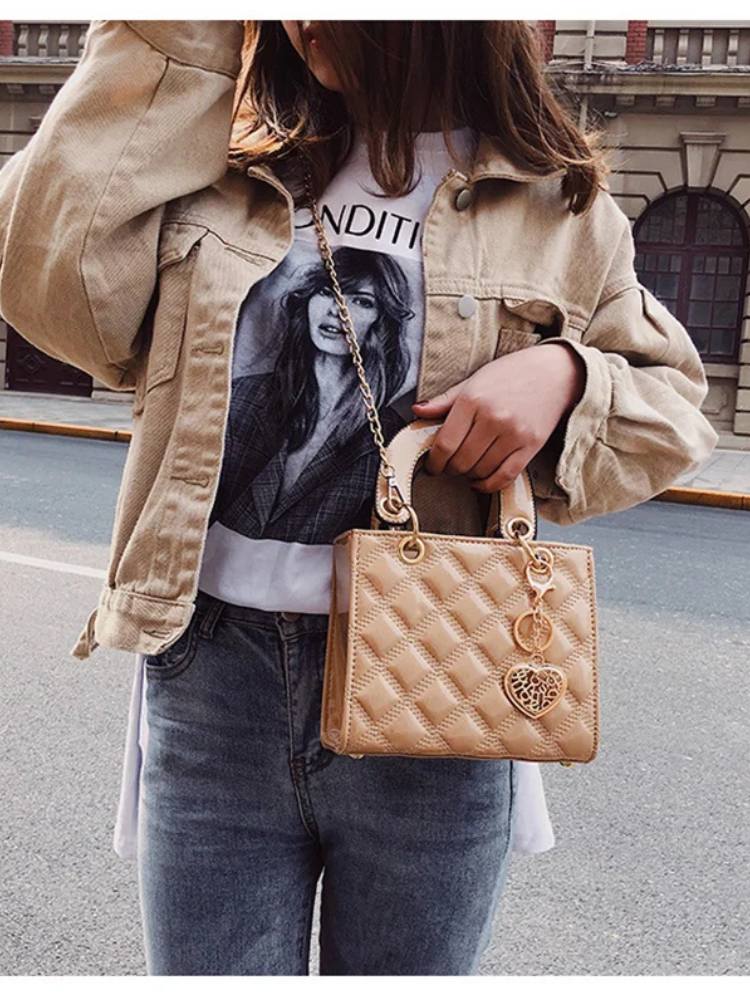 Bolsa Feminina Acolchoada Coração de Luxo