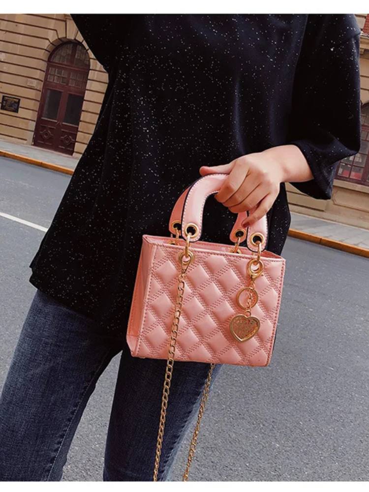 Bolsa Feminina Acolchoada Coração de Luxo