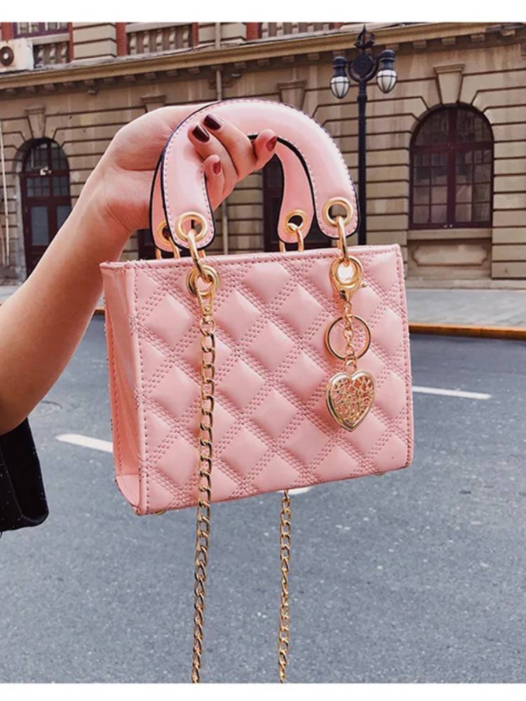 Bolsa Feminina Acolchoada Coração de Luxo