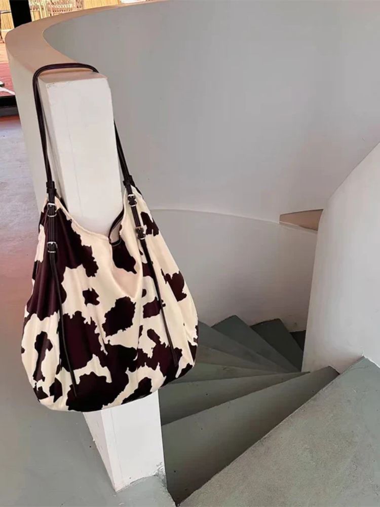 Bolsa Feminina Com Estampa de Vaca Estilosa