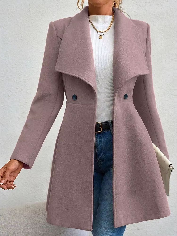 Casaco feminino rosa antigo com corte estruturado e gola sobreposta, visual delicado e sofisticado