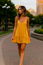 Vestido Curto em Linho com Alças Finas e Decote V