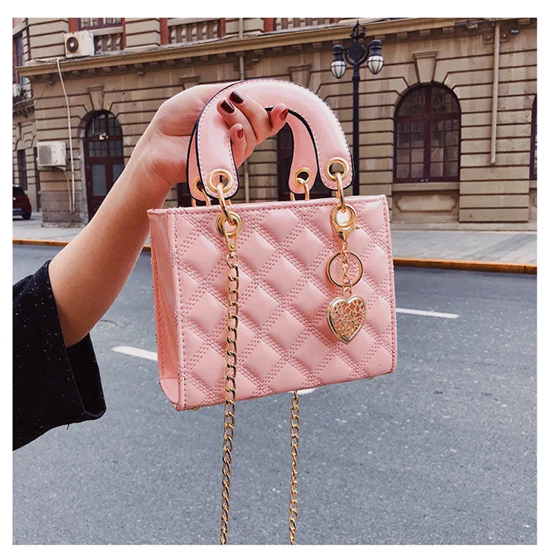 Bolsa Feminina Acolchoada Coração de Luxo