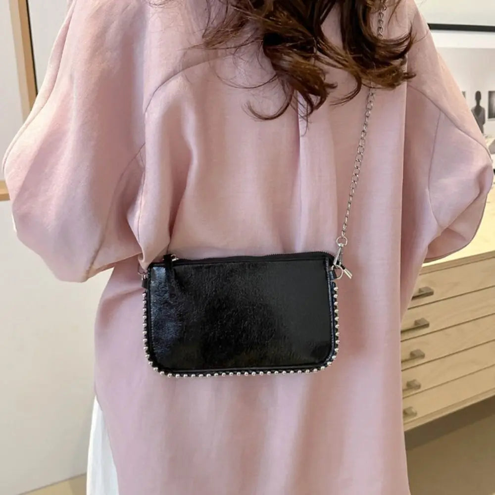 Bolsa Feminina De Couro Sintético Com Rebites Ajada