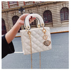 Bolsa Feminina Acolchoada Coração de Luxo