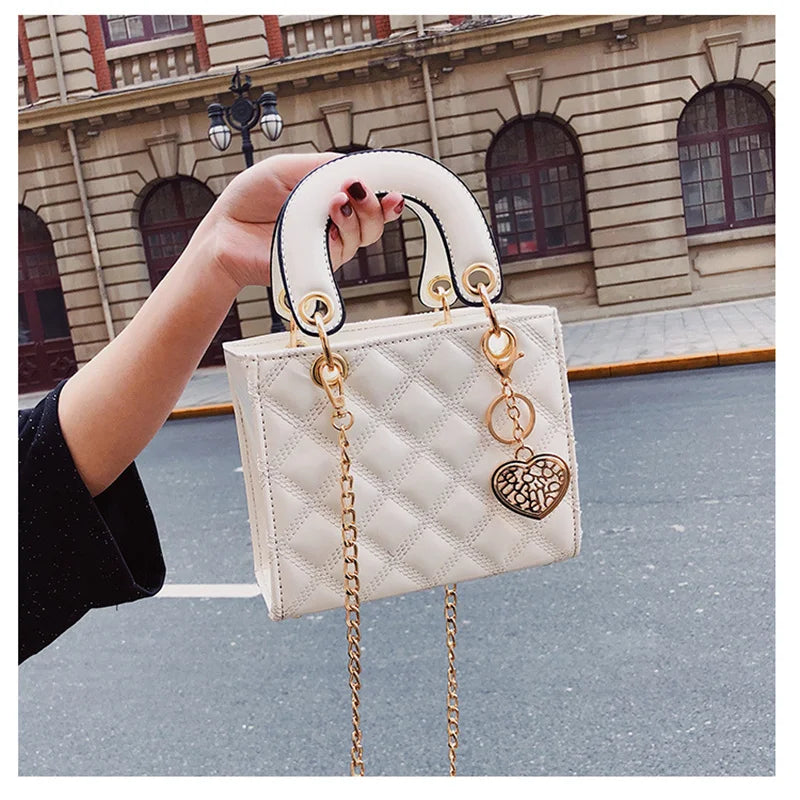 Bolsa Feminina Acolchoada Coração de Luxo