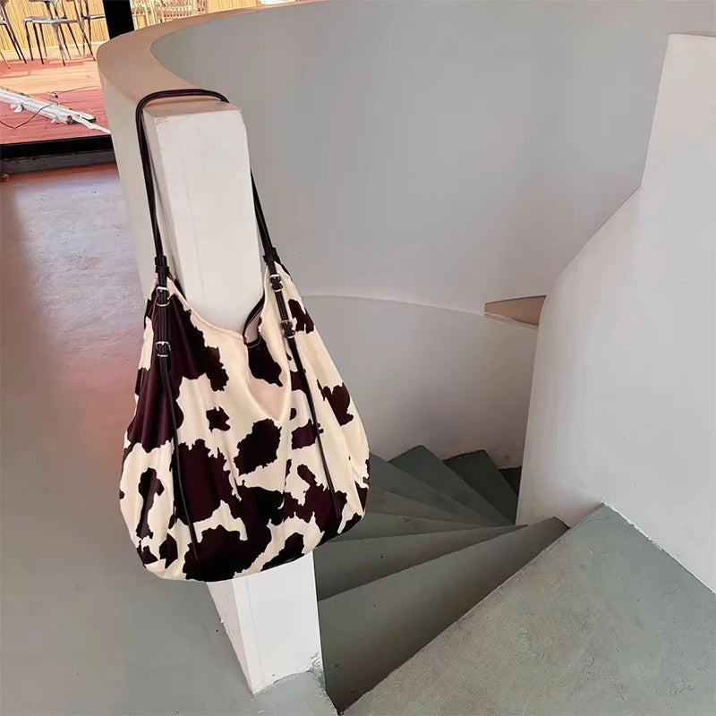 Bolsa Feminina Com Estampa de Vaca Estilosa