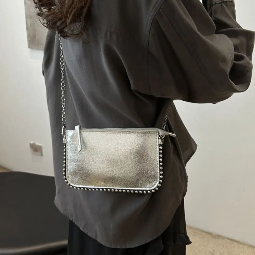 Bolsa Feminina De Couro Sintético Com Rebites Ajada