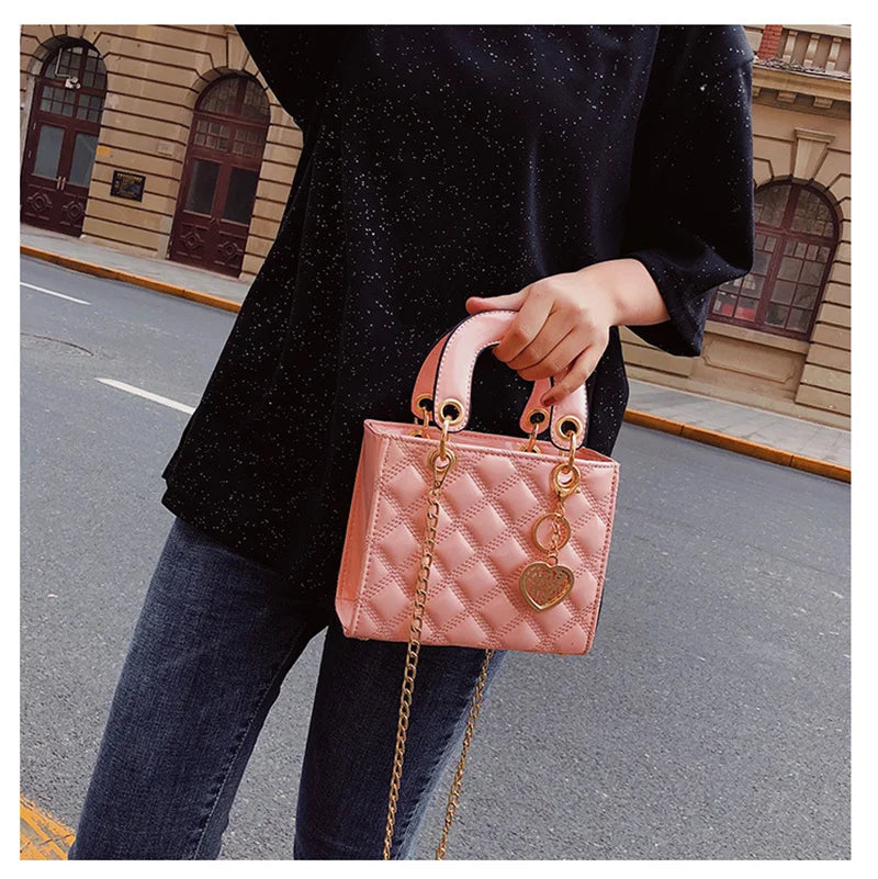 Bolsa Feminina Acolchoada Coração de Luxo