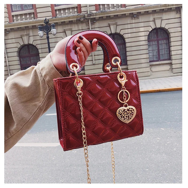 Bolsa Feminina Acolchoada Coração de Luxo