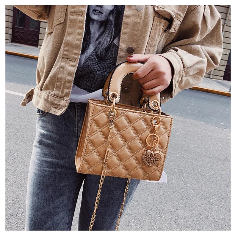 Bolsa Feminina Acolchoada Coração de Luxo