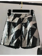 Shorts curto feminino de paetês com forro preto e acabamento premium
